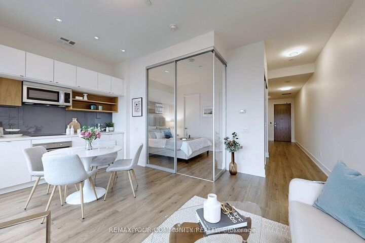 Property Photo: 111 St Clair Avenue W 1828 ON M4V 1N5