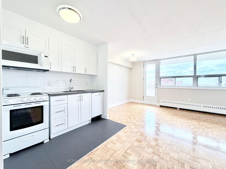 Property Photo:  1500 Bathurst Street 404  ON M5P 3L3 