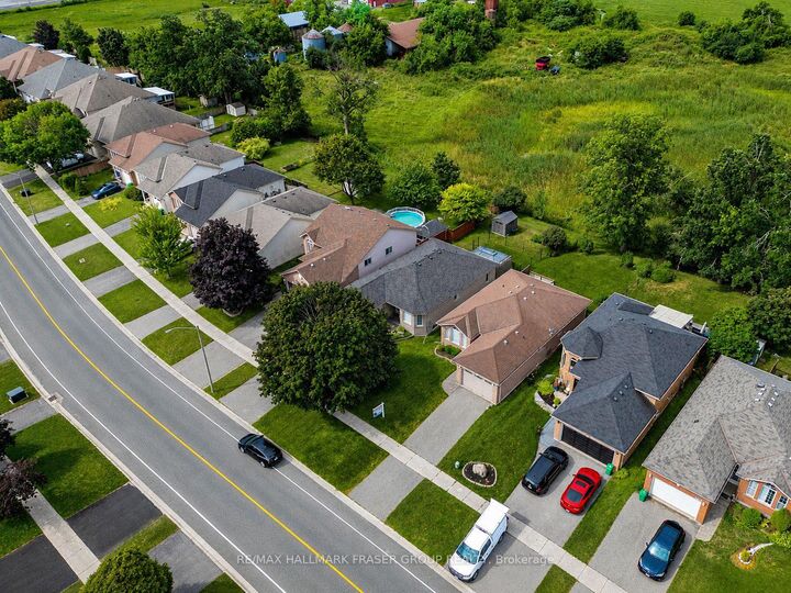 Property Photo: 3067 Westridge Boulevard ON K9K 2K5