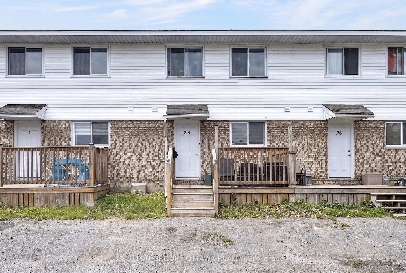Property Photo: 24 Carraway Crescent ON K0C 1X0