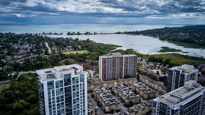Property Photo:  1255 Bayly Street 1610  ON L1W 0B6 