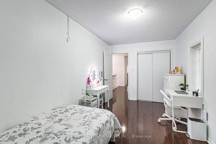 Property Photo: 1588 South Parade Court 41 ON L5M 6E7