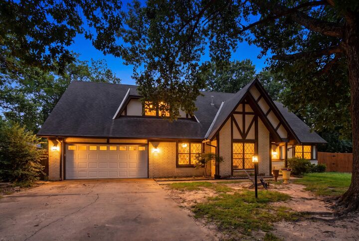 Property Photo: 5008 E 97th Place OK 74137