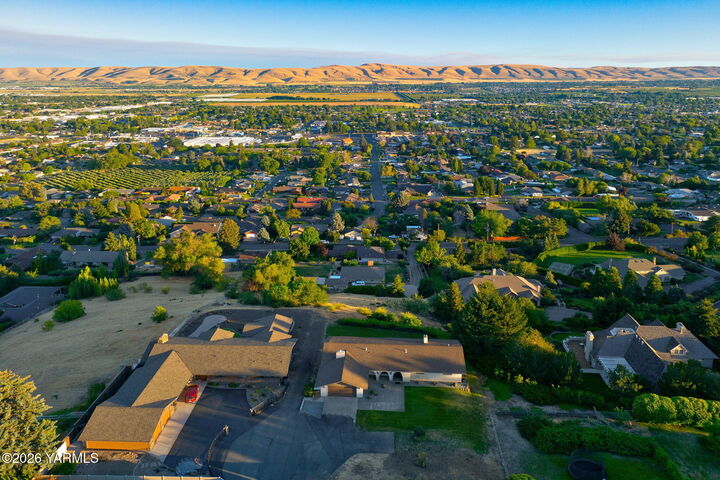 Property Photo: 708 Scenic Bluff Dr WA 98908