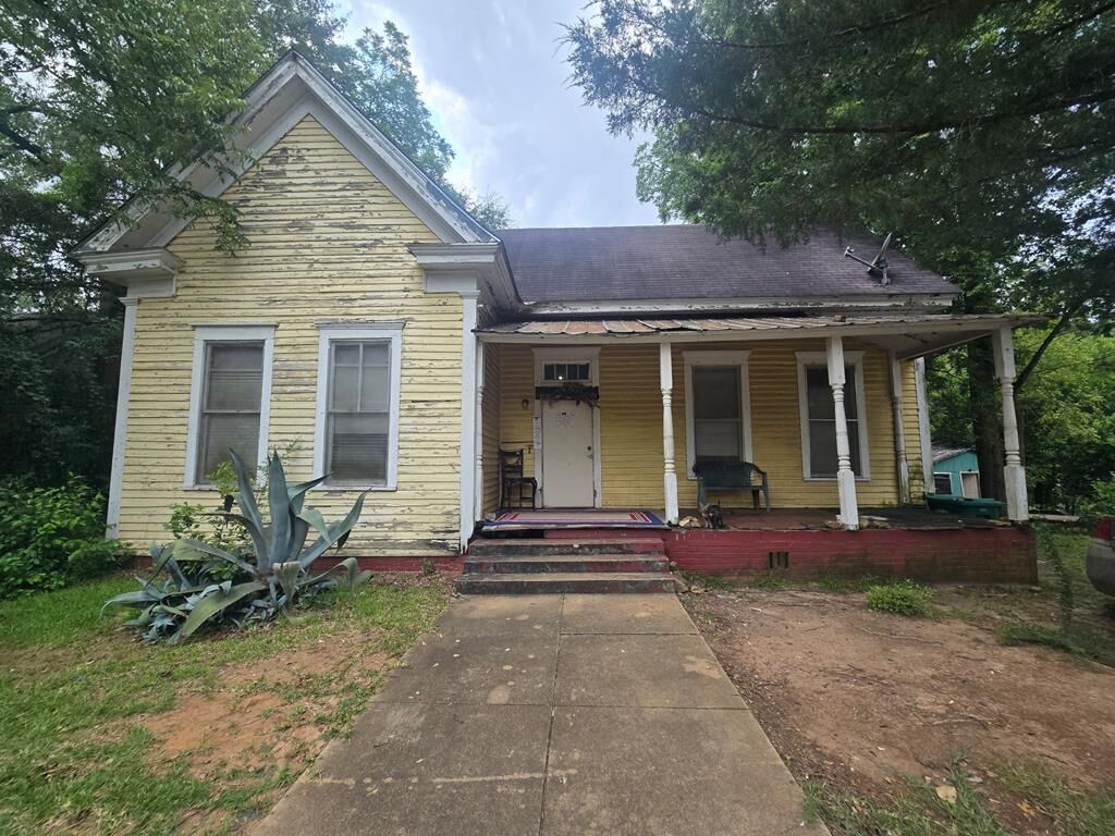 Property Photo: 527 NE Orange St NE GA 39842