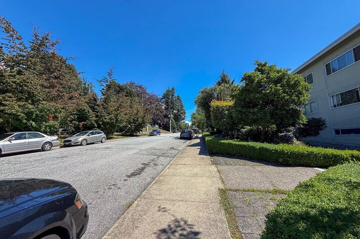 Property Photo:  461 16th West Street 102  BC V7M 1V1 