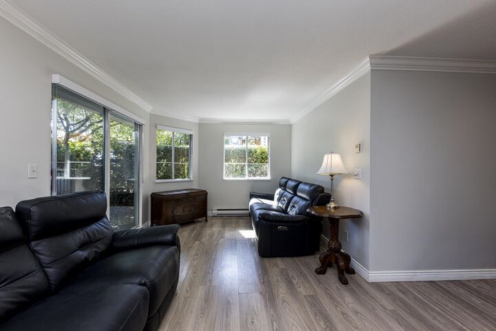 Property Photo: 249 E 4th Street 7 BC V7L 1J1
