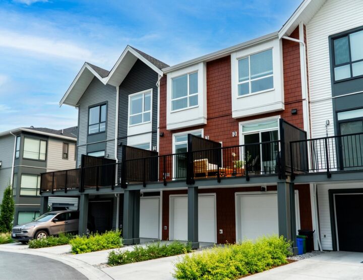 Property Photo: 2886 Montrose Avenue 3 BC V2S 0N7
