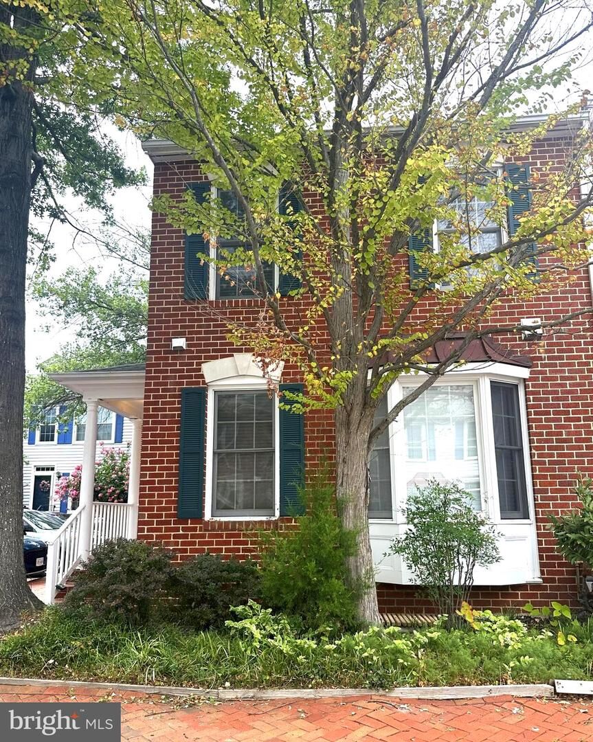 Property Photo: 2120 Tazewell Court N VA 22207