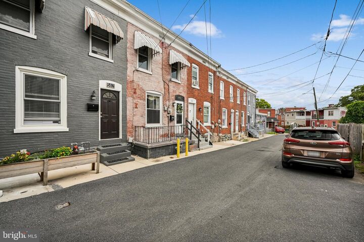 Property Photo:  585 Zook Avenue  PA 17602 