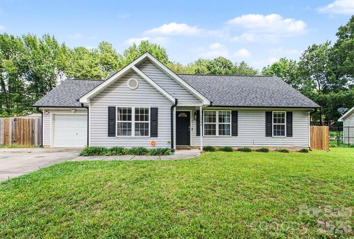 Property Photo: 1240 Log Cabin Road NC 28213