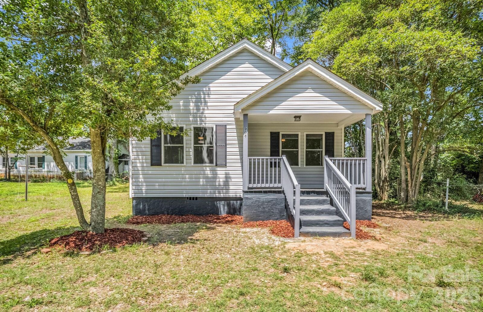 Property Photo: 908 W Graham Street NC 28150