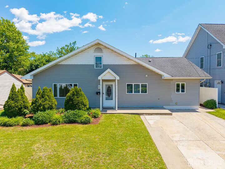 Property Photo:  24 Winthrop Road  NJ 08817 