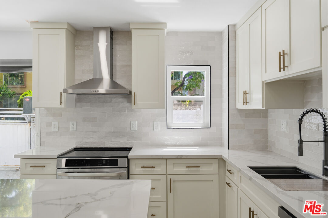 Property Photo: 929 N Stanley Ave, Unit 1 CA 90046