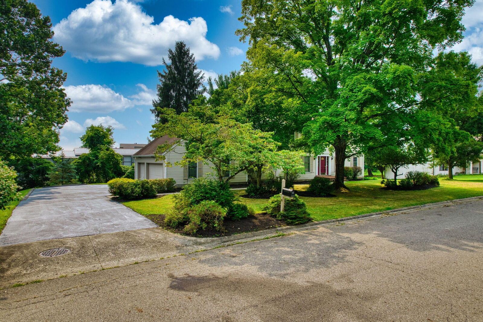 Property Photo:  670 Carriage Court  OH 43055 