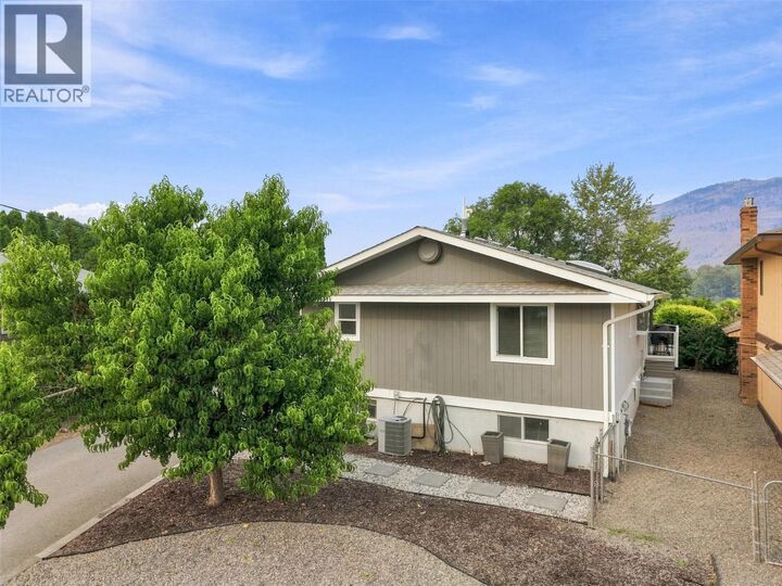 Property Photo: 728 Driftwood Place BC V2B 7Y5