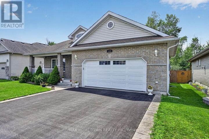 Property Photo: 1124 McClure Crescent ON K6V 0B6