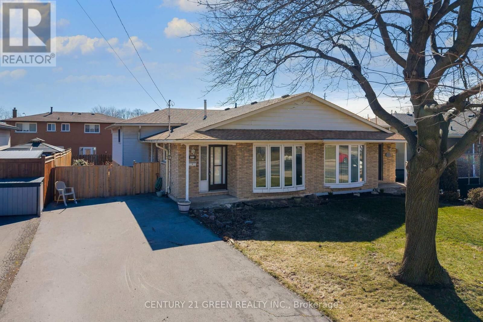 Property Photo: 729 West 5th Street ON L9C 3R3