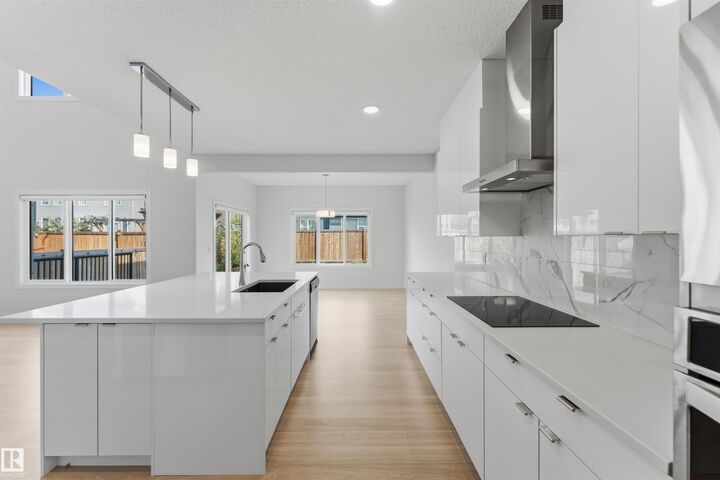 Property Photo:  15632 16 Avenue SW  AB T6W 4S2 