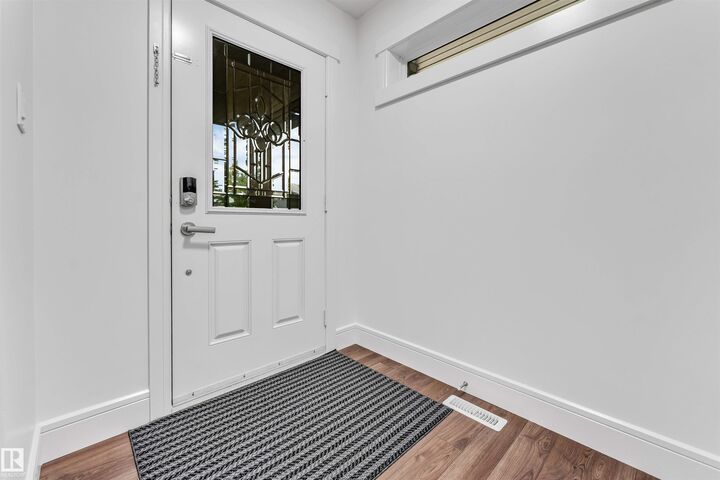 Property Photo: 6727 20 Ave SW AB T6X 0T4