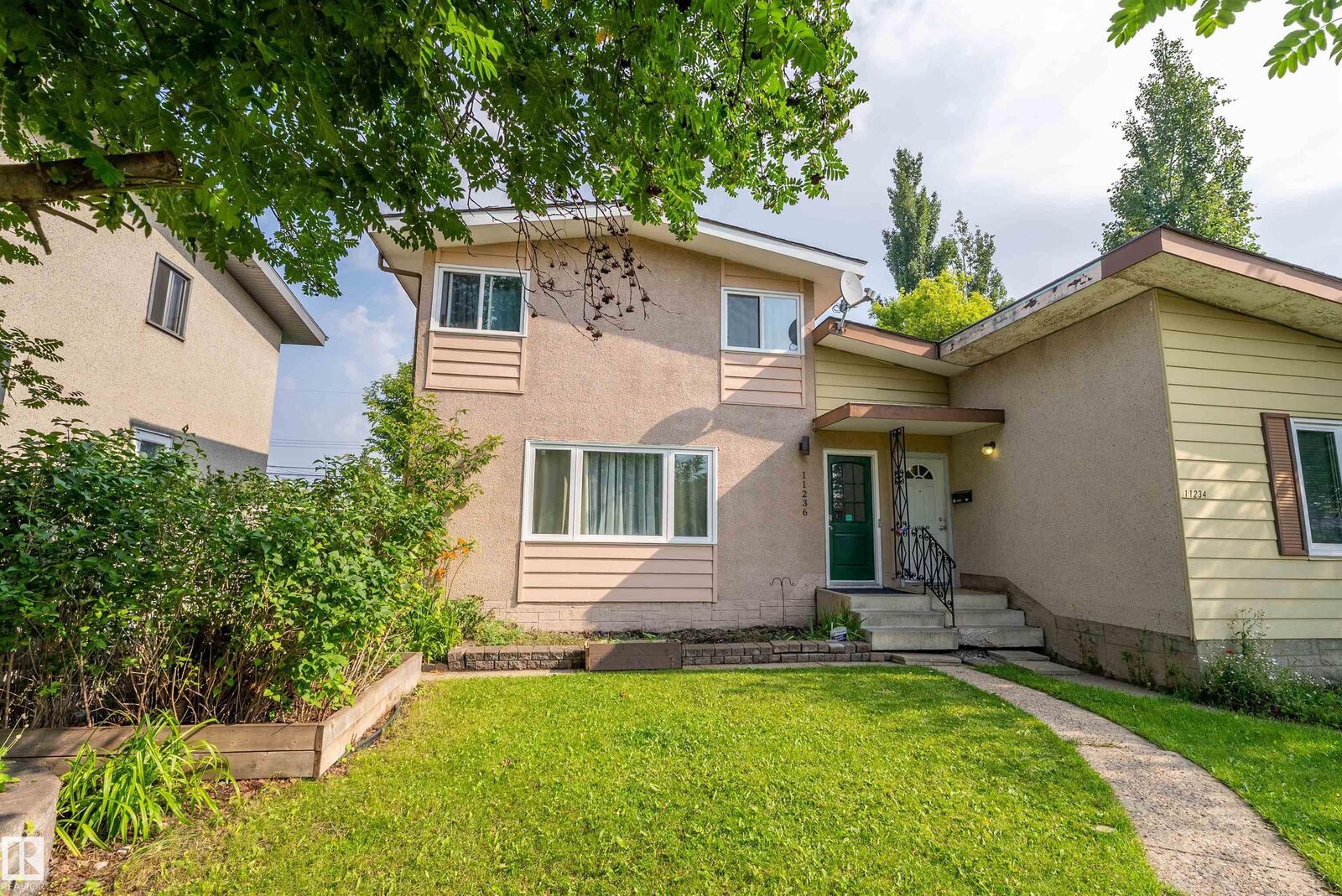 Property Photo: 11236 40 Avenue NW AB T6J 0R2