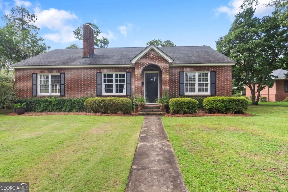 Property Photo:  910 6th Avenue  GA 31701 