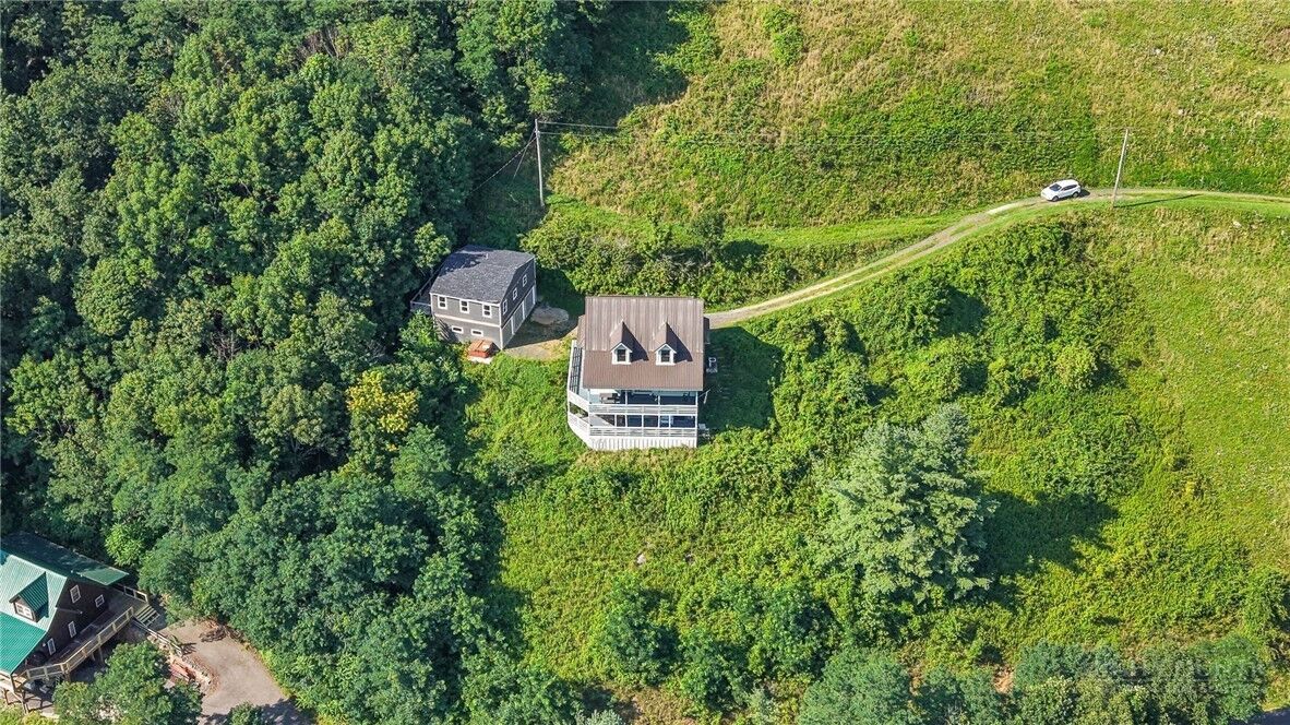 Property Photo:  11 Wildflower Lane  NC 28657 