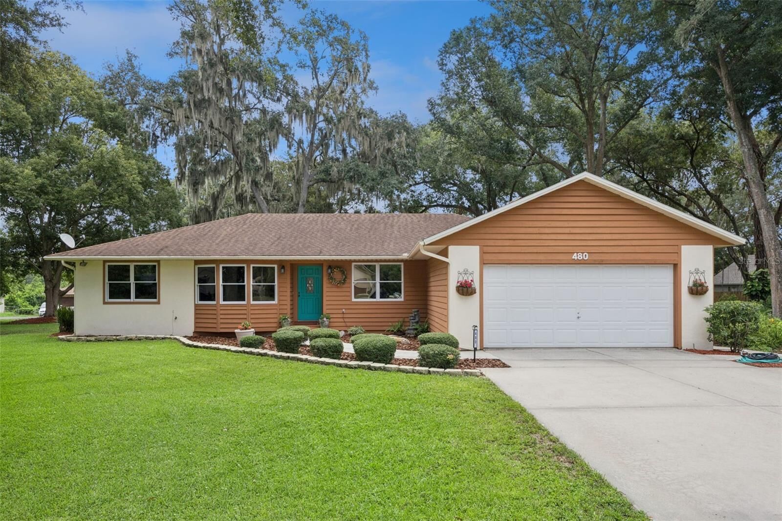 Property Photo: 480 Lake Forest Circle FL 32757