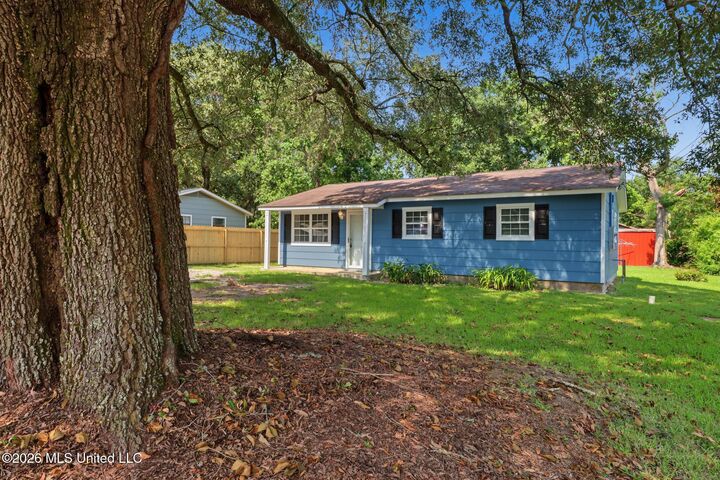 Property Photo:  117 Galloway Street  MS 39560 