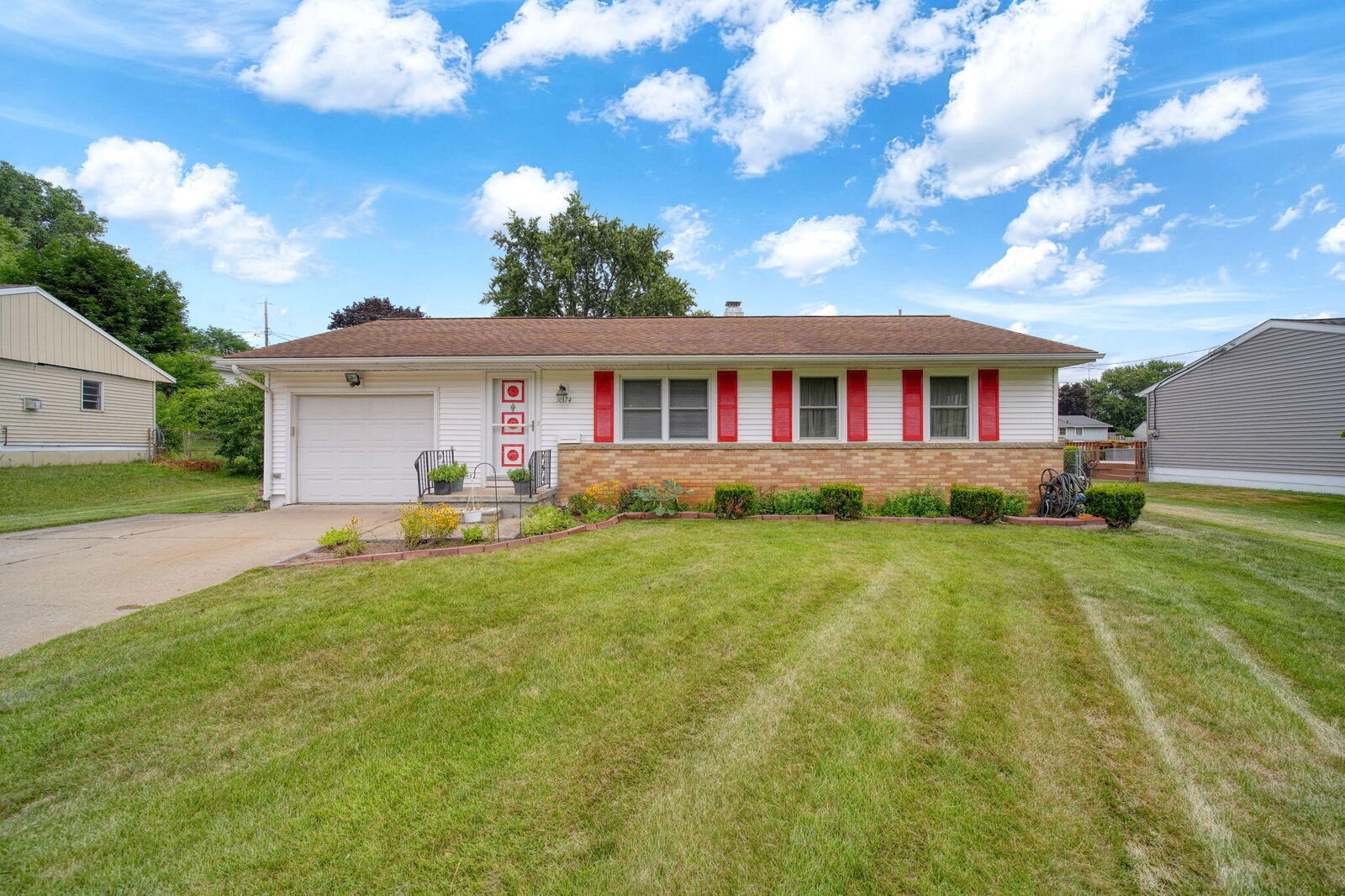 Property Photo: 5574 Dogwood Drive MI 49201