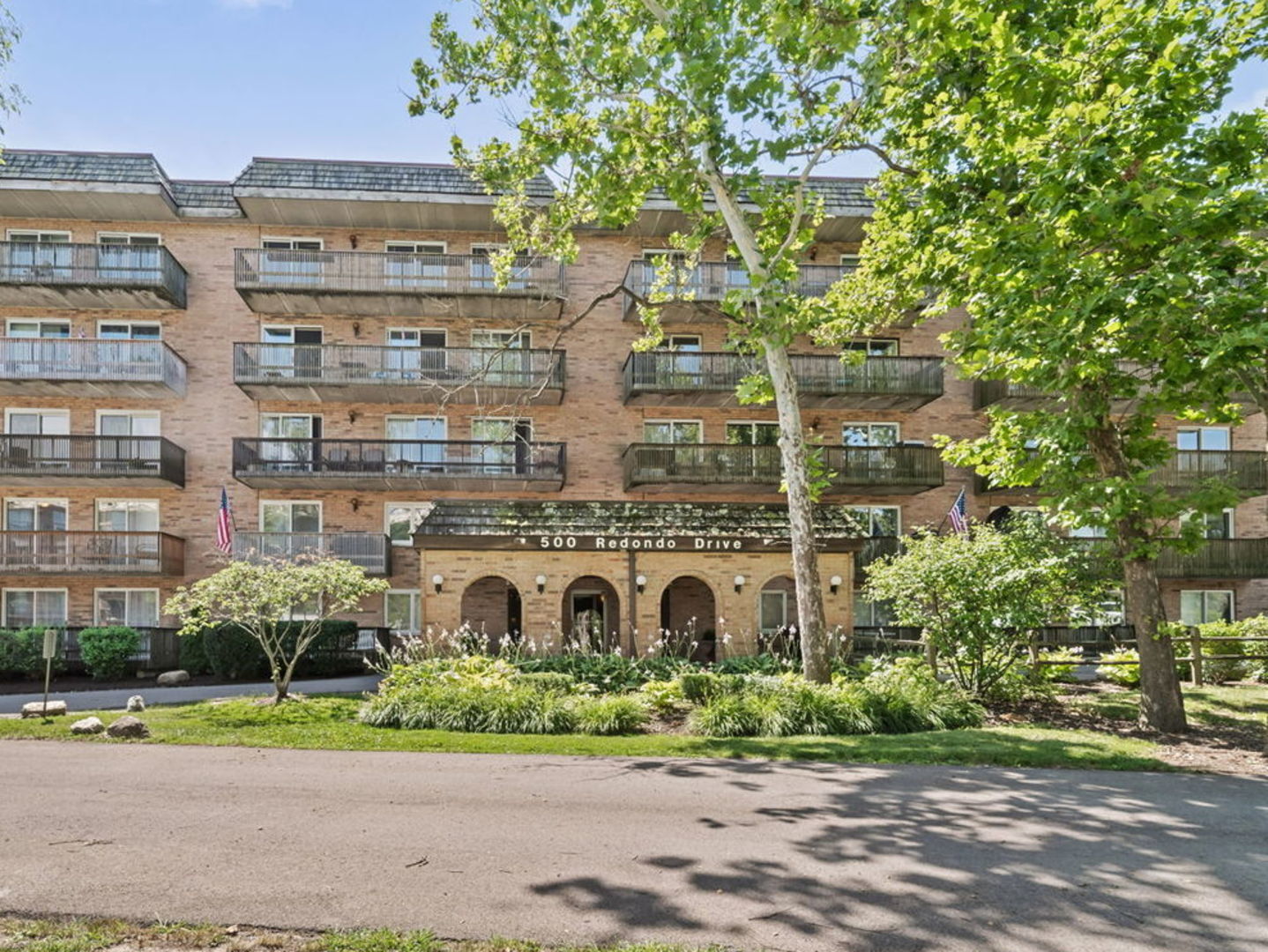 Property Photo: 500 Redondo Drive 205 IL 60516