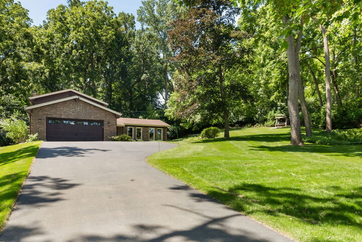 Property Photo:  1124 Crane Drive  IL 60118 