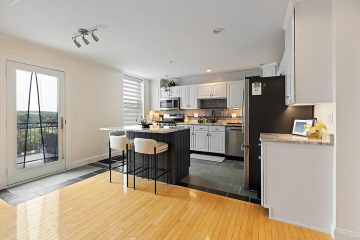 Property Photo:  24 Pleasant Street 1  ME 04401 