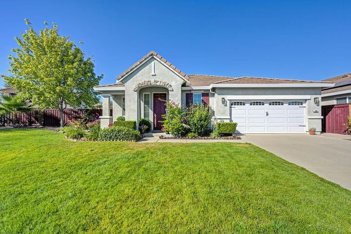 Property Photo: 106 Rossmere Court CA 95648