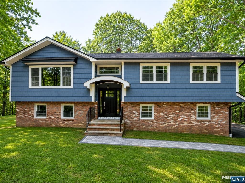 Property Photo:  220 Brook Valley Road  NJ 07082 