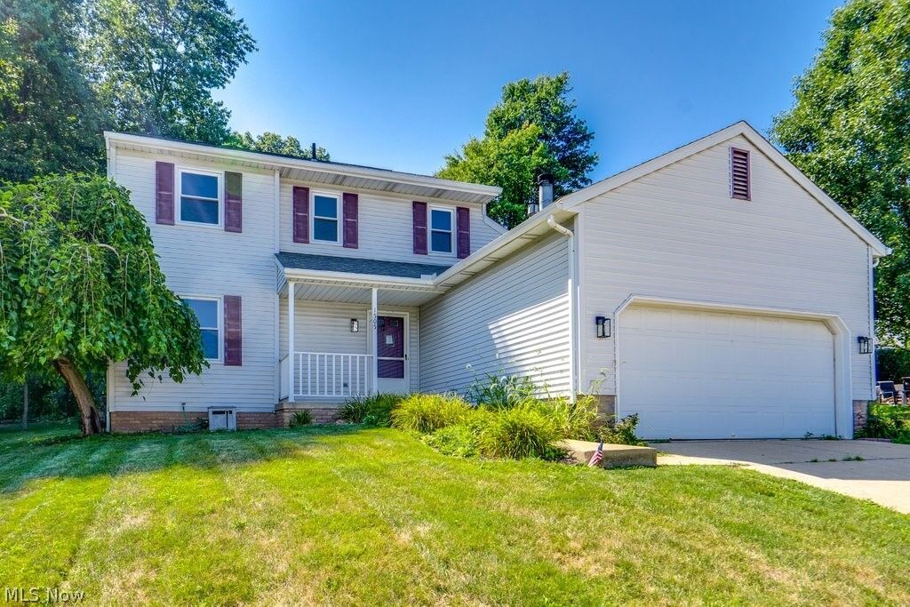 Property Photo:  1505 Democracy Drive NW  OH 44720 