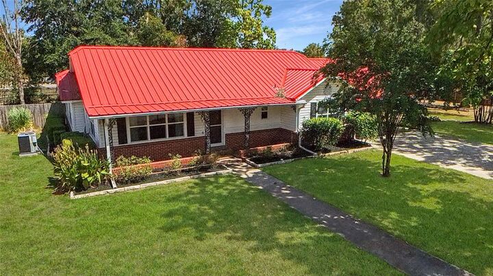 Property Photo:  401 S Mill Street  TX 75494 