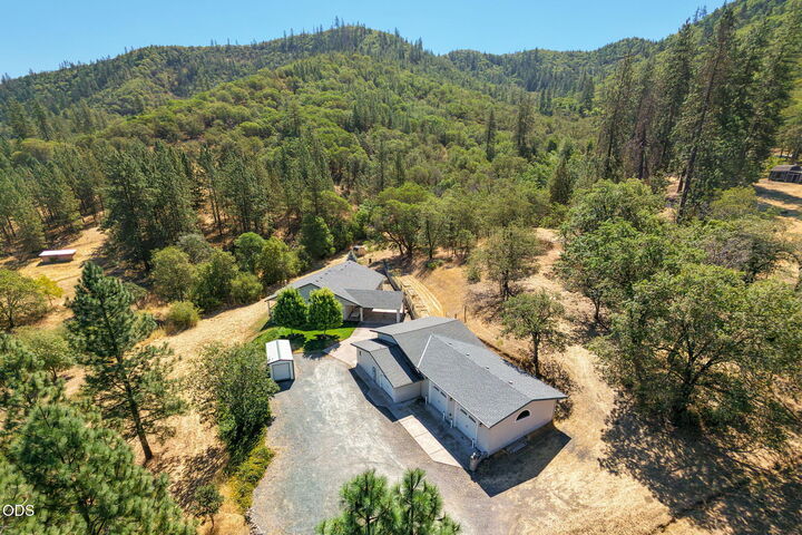 Property Photo:  620 Wards Creek Road  OR 97537 
