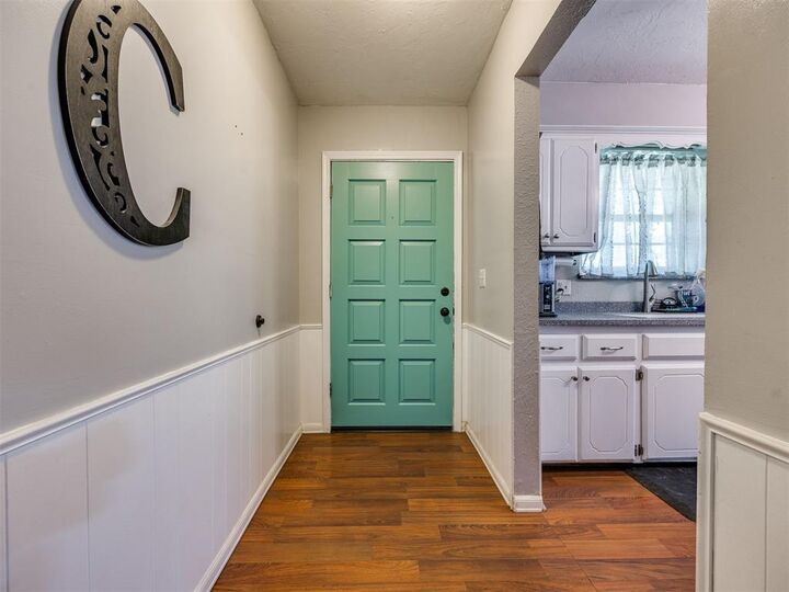 Property Photo:  1135 Mockingbird Circle  OK 73020 