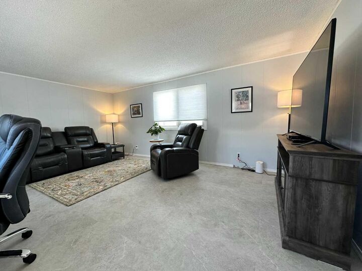 Property Photo: 1950 5 Avenue AB T9W 1H9