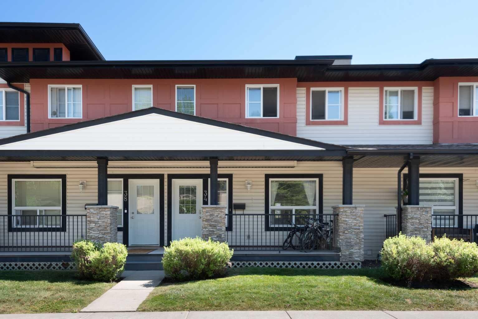 Property Photo: 34 Eversyde Common SW AB T2Y 4Z7