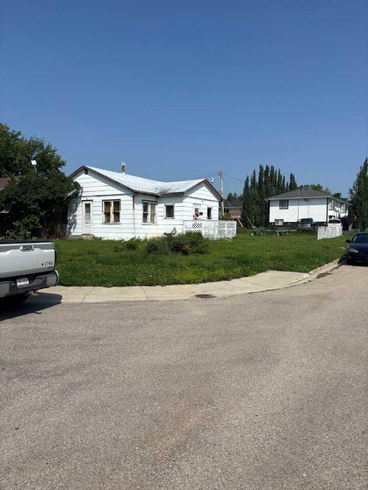 9302 105 Avenue — photo 1