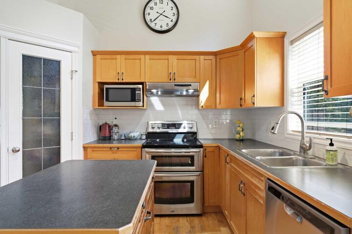 Property Photo: 277 Inglewood Grove SE AB T2G 5R4