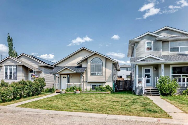 Property Photo:  59 Lodge Place  AB T4S 2N2 