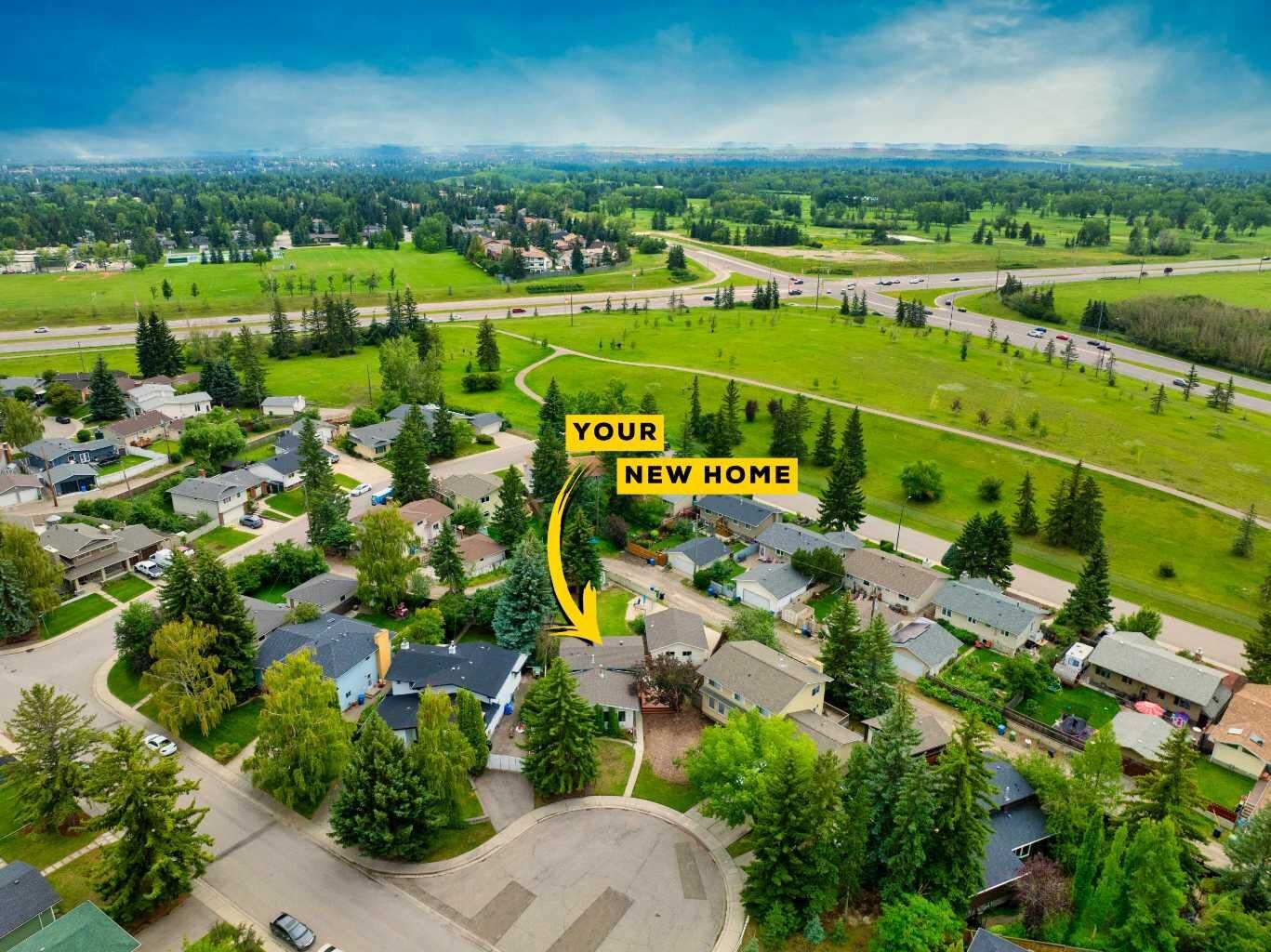 Property Photo: 15 Southdale Bay SW AB T2W 1W1