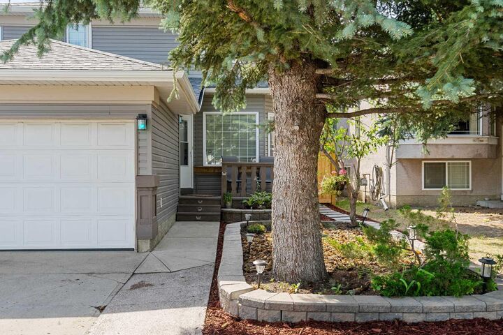 Property Photo: 232 Harvest Glen Place NE AB T3K 4J1