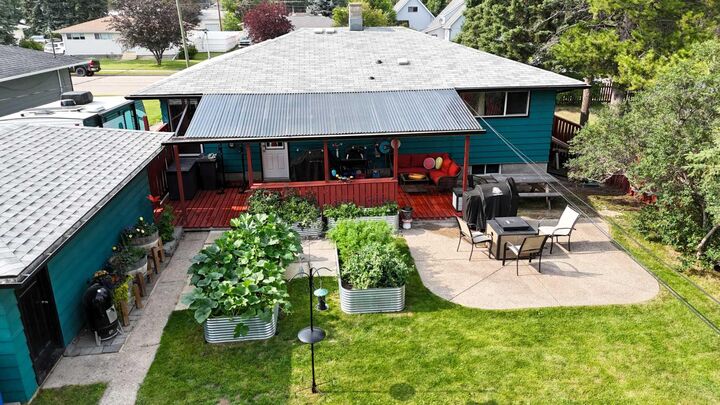 Property Photo: 4209 6 Avenue AB T7E 1A5
