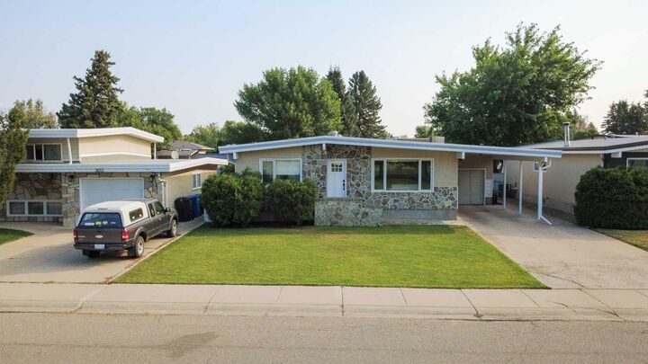 Property Photo: 3621 Redwood Road S AB T1K 3R1