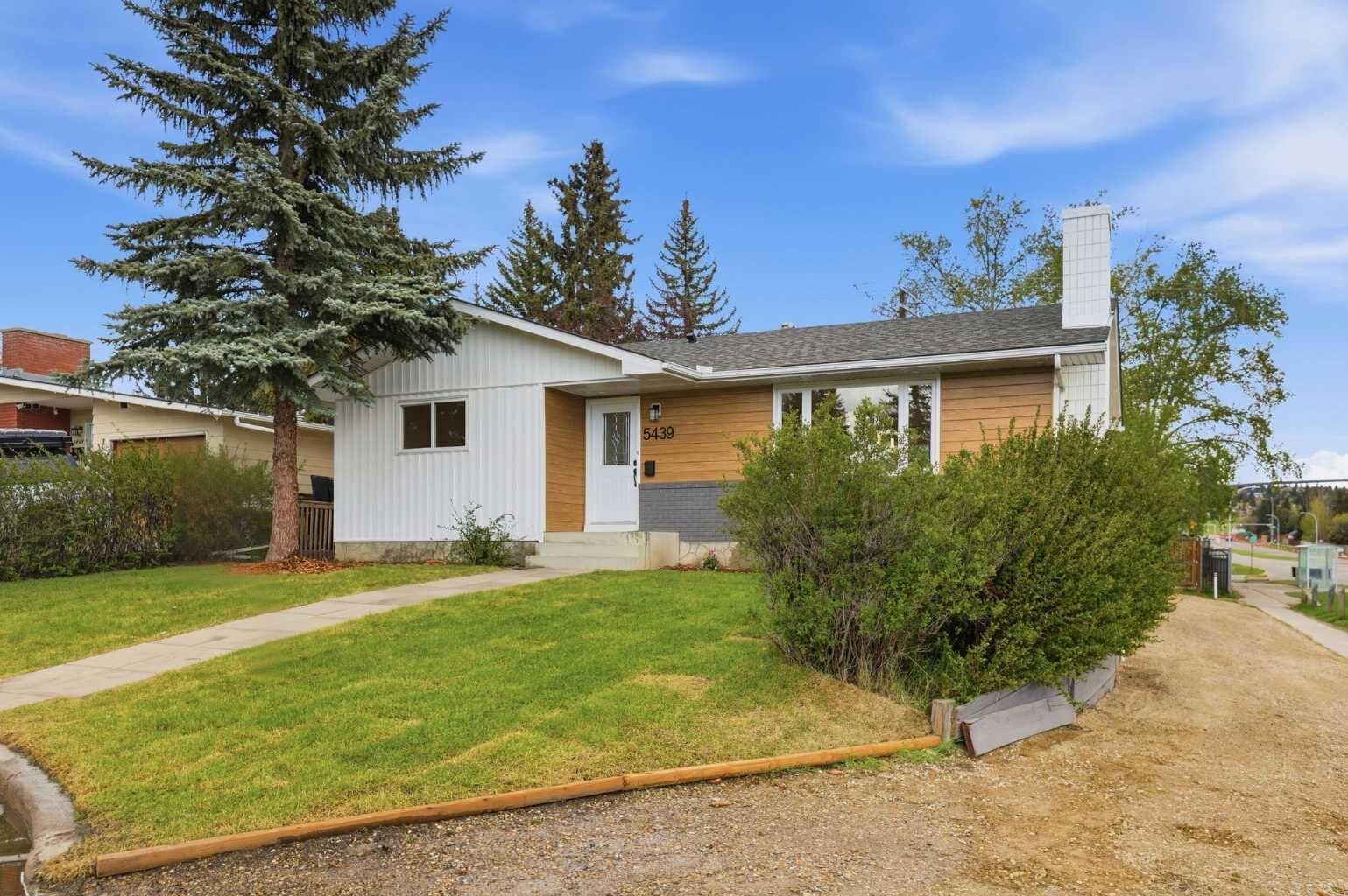 Property Photo: 5439 Dalrymple Crescent NW AB T3A 1R4