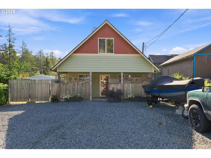 Property Photo:  946 S Easy St  OR 97136 
